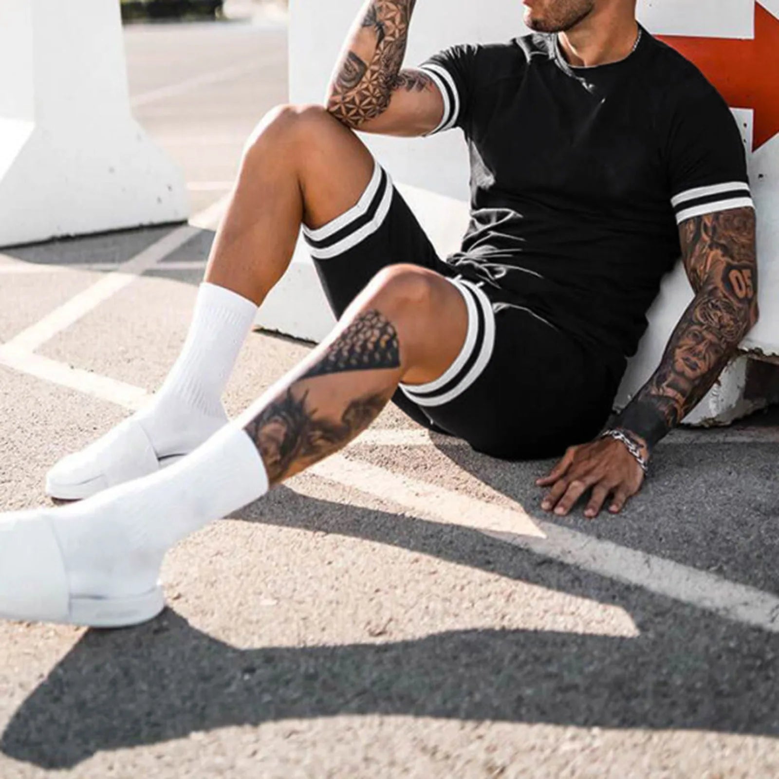 Men's Summer Loose Suit  Short-sleeved And Shorts Sporty And Casual Round-neck Two-piece
