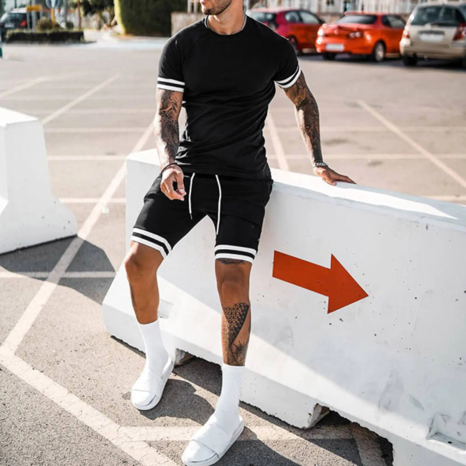 Men's Summer Loose Suit  Short-sleeved And Shorts Sporty And Casual Round-neck Two-piece